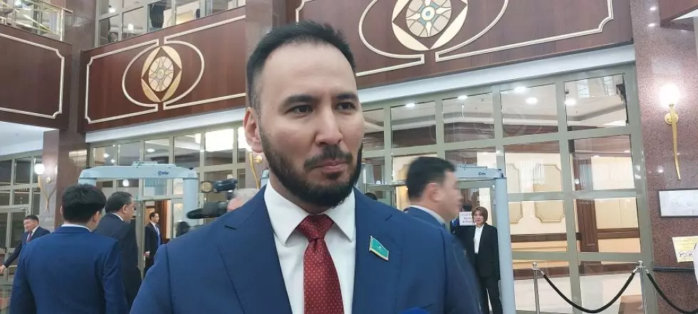 «Келісіп жатырмыз»: Республика партиясы басқа ұйыммен біріге ме?