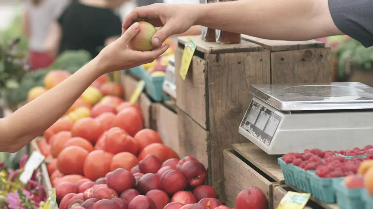 Шаккалиев объяснил рост цен на продукты законами рынка