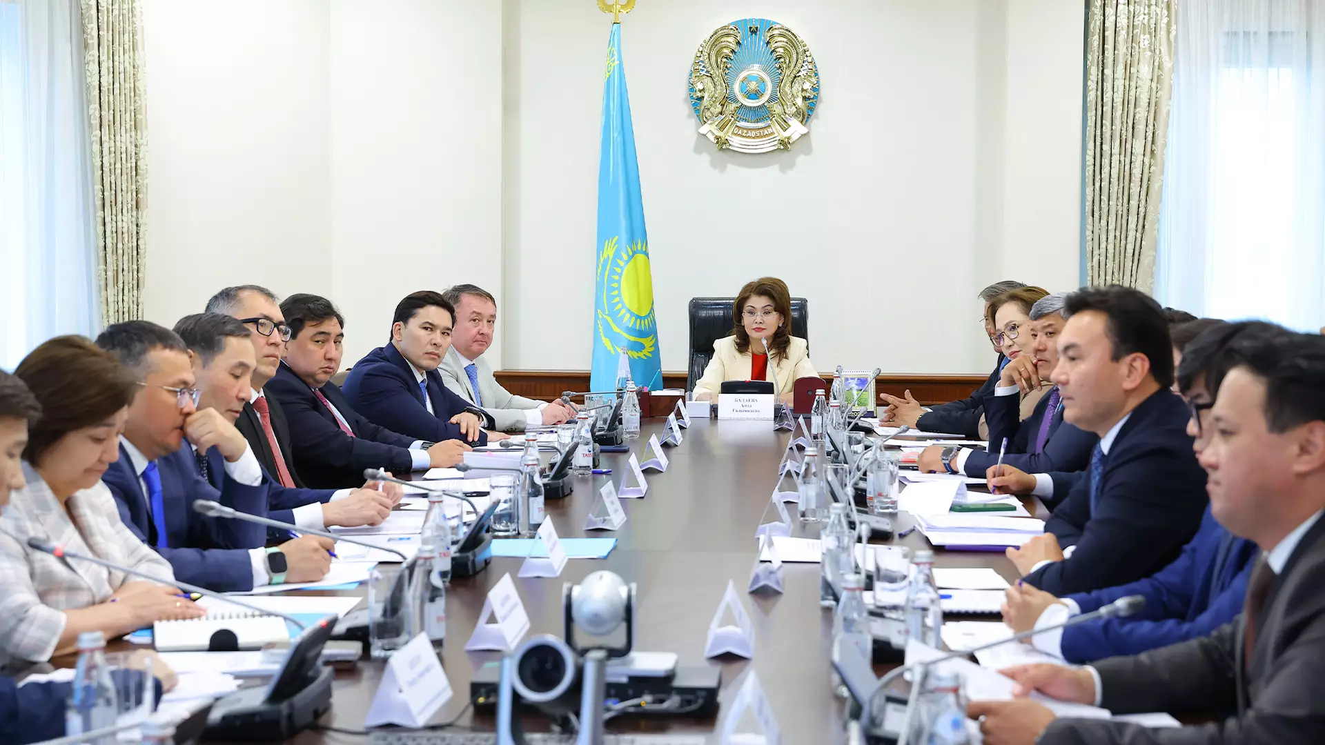 Үкіметте мемлекеттік тіл саясатын жүзеге асыру жөніндегі комиссияның отырысы өтті 