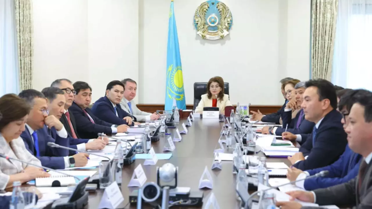 Мемлекеттік тіл саясатын жүзеге асыру жөніндегі комиссияның отырысы өтті