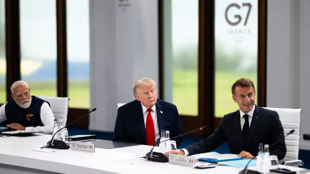 “Мен босспын“: Трамп G7 отырысына кешігіп келіп, лидерлерді күлдірді