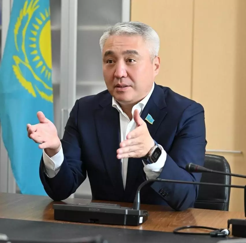 «Қазақстан елеулі саяси трансформация  кезеңіне қадам басты»  — Руслан Қожасбаев