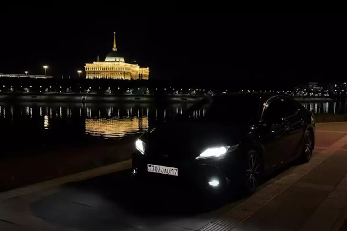 Новый «заезд» у Акорды: водитель Toyota Camry проехал по тротуару ради видео