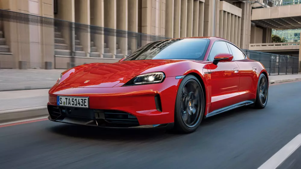 Porsche научила электрокар переключать передачи, которых нет