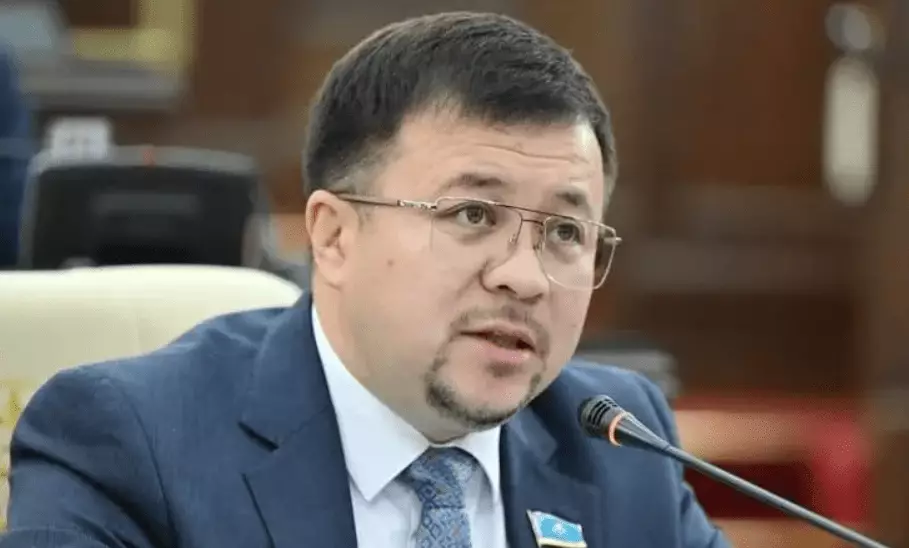 Депутат AMANAT предложил расширить отчетность НПО по иностранному финансированию