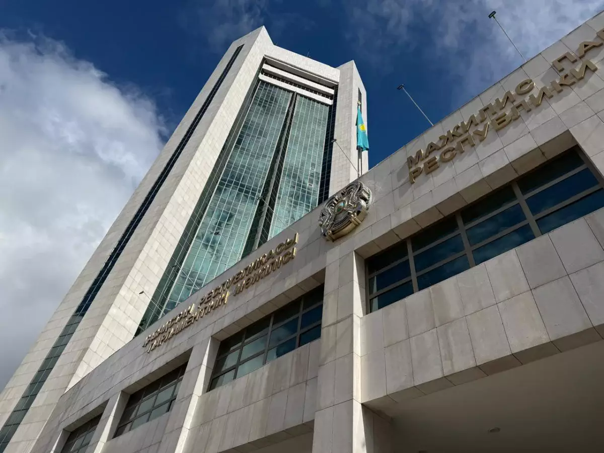 Депутаты рассказали, какую зарплату они должны получать в Курултае