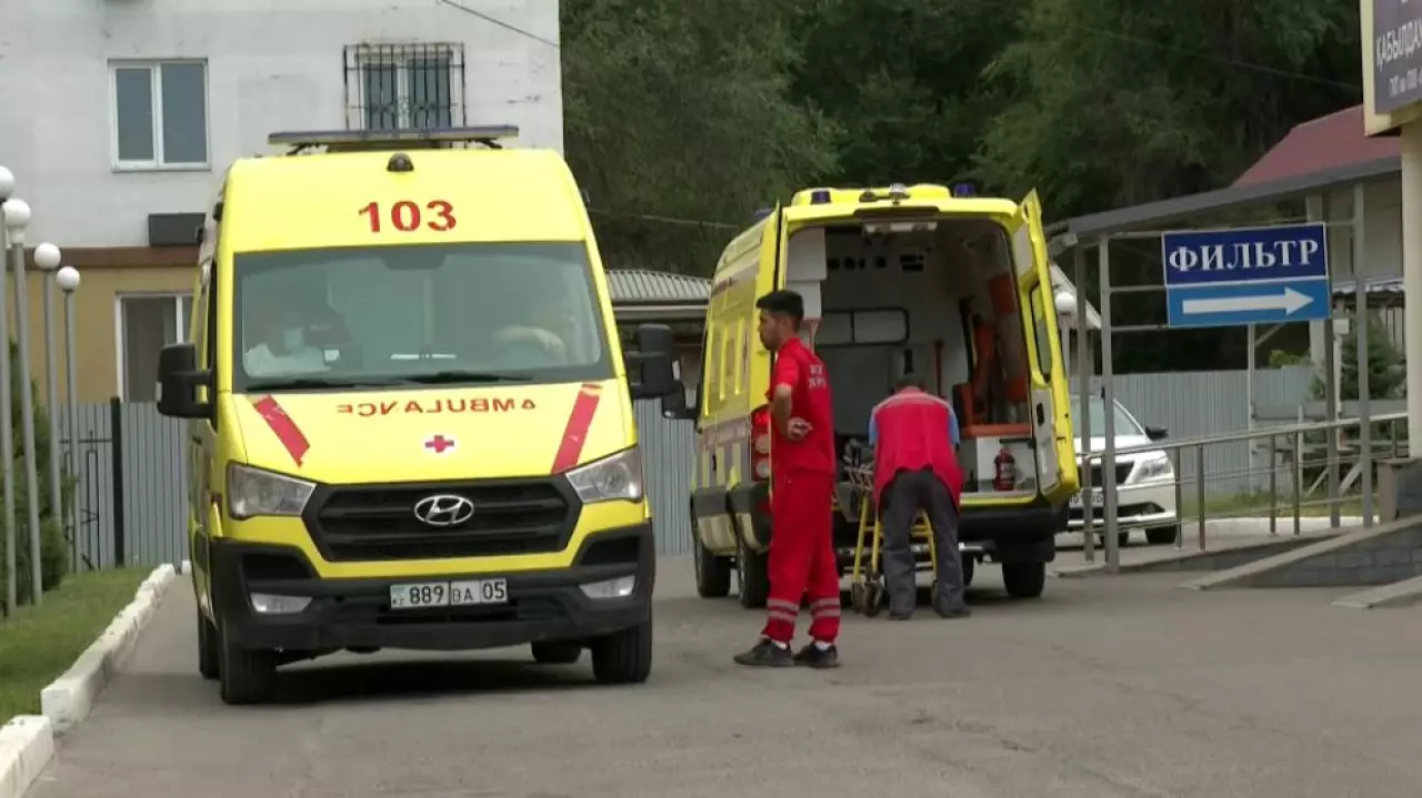 36 человек госпитализировали с отравлением в Алматинской области