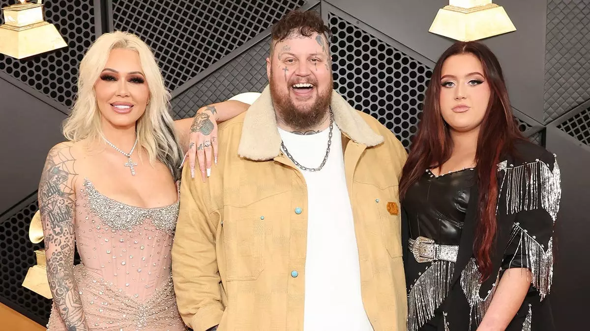Дочь Jelly Roll призвала фанатов прекратить обсуждение развода, в то время как Bunnie Xo опубликовала загадочные строки из песни.