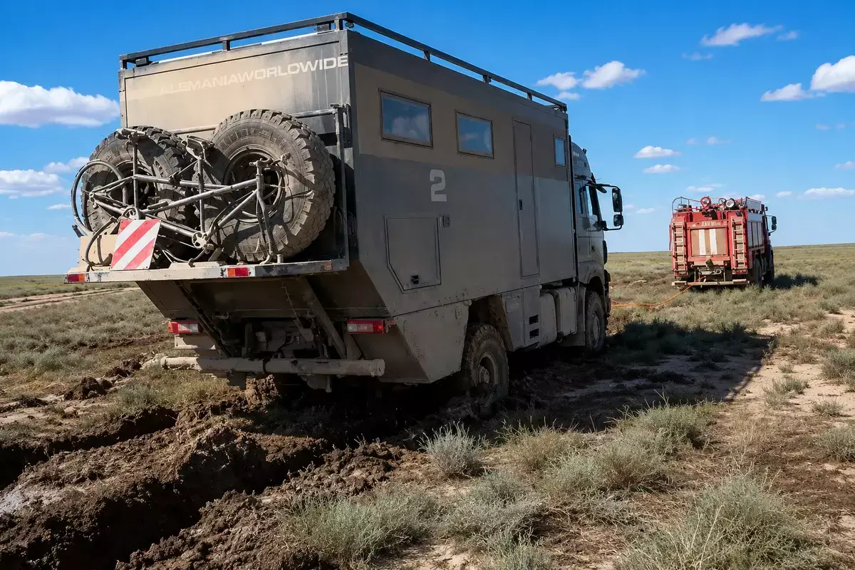 Автодом с иностранцами увяз в грязи в Мангистау - новости на Lada.kz 17.06.2026