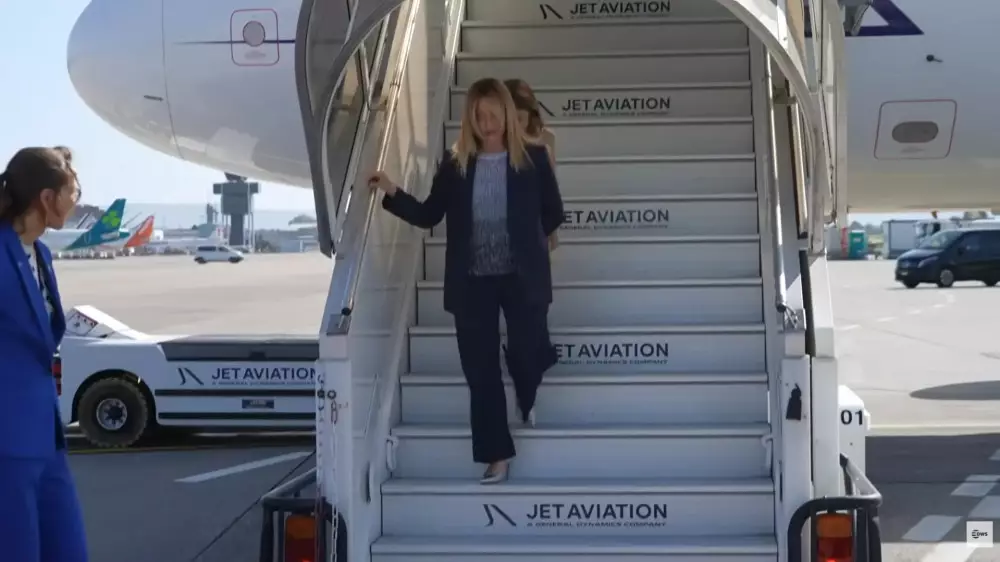 9-летнюю дочь премьера Италии, приехавшую с матерью на саммит G7, обсуждают в сети