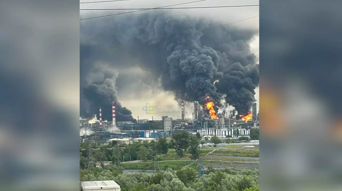 Москва под массированной атакой дронов: снова удар по НПЗ