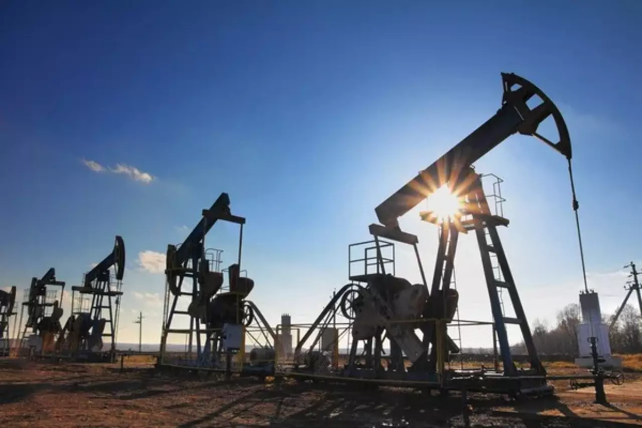 Мир между США и Ираном обрушил цены на нефть