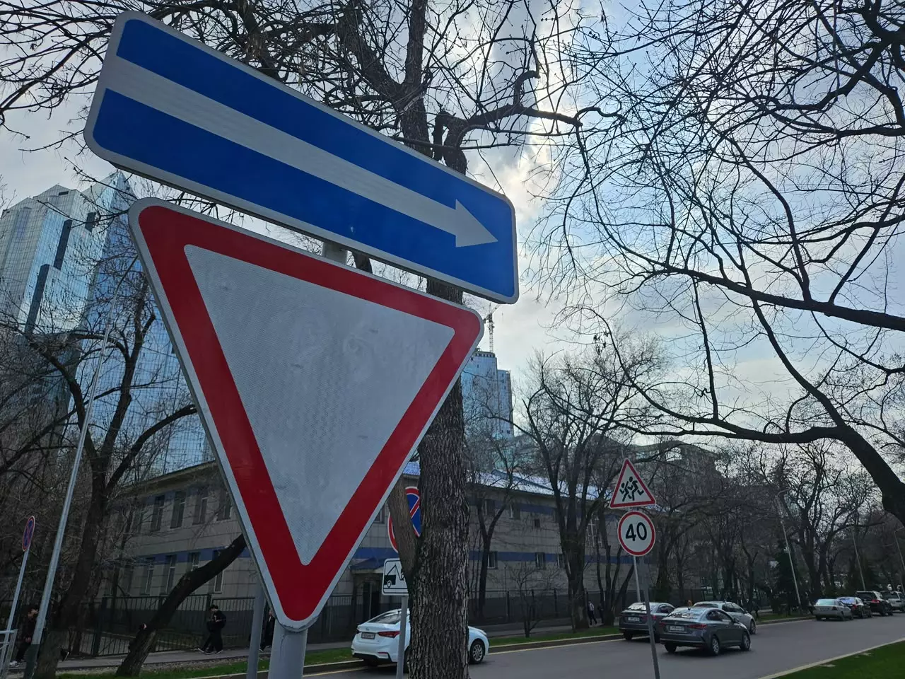 Алматыда Достық даңғылының, Зенков және Атамекен көшелерінің жекелеген учаскелерінде біржақты қозғалыс енгізіледі