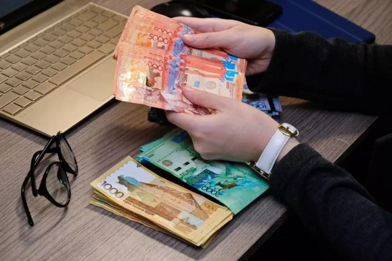 Бухгалтер присвоила более 9 млн тенге из бюджета в ЗКО