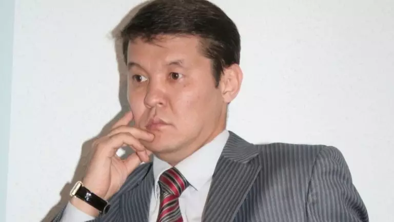 "Суық хабар жолды кесті": Ақын Бауыржан Халиолланың жоқтауы сай-сүйекті сырқыратты