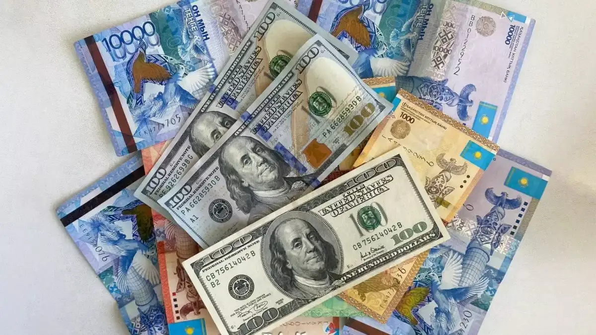 Доллар подешевел по отношению к тенге на бирже 18 июня