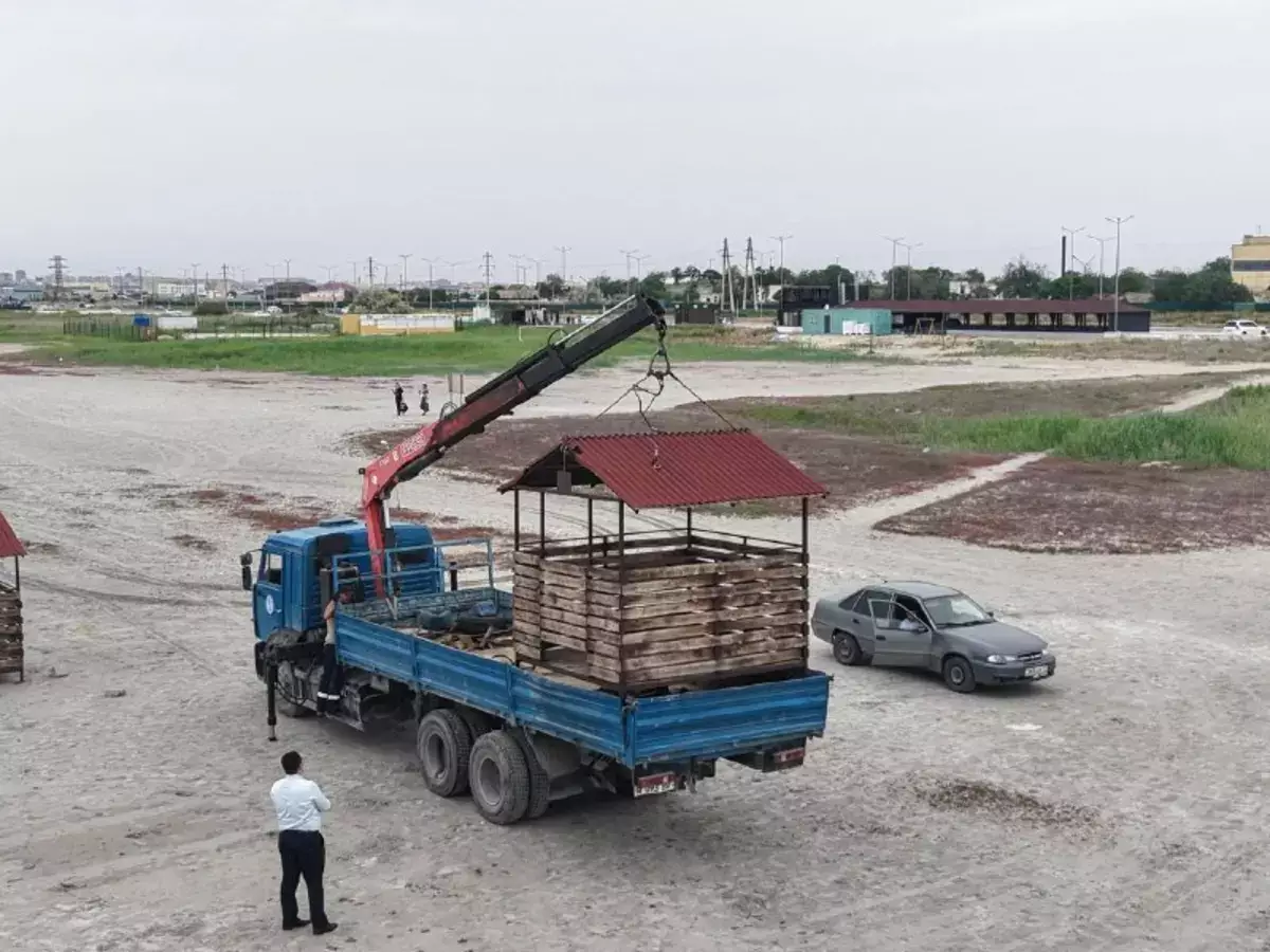 Долой с пляжа: в Актау берег очищают от стихийной торговли - новости на Lada.kz 18.06.2026