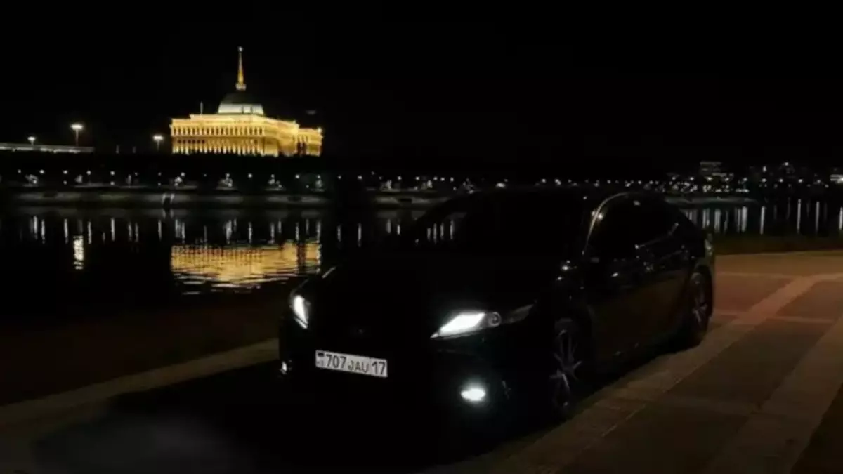 В Астане арестовали водителя, устроившего заезд по пешеходной зоне парка