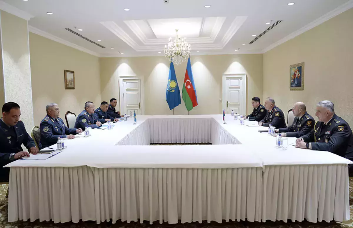 Казахстан наградил азербайджанского генерала Велиева за сотрудничество в сфере обороны.