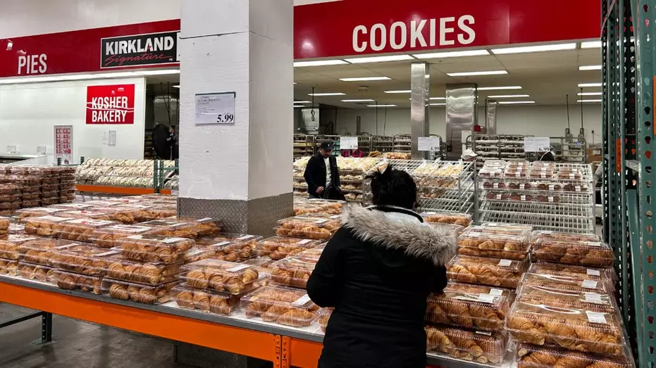 Покупатели Costco массово запасаются культовым печеньем на фоне резкого роста спроса по всей стране.