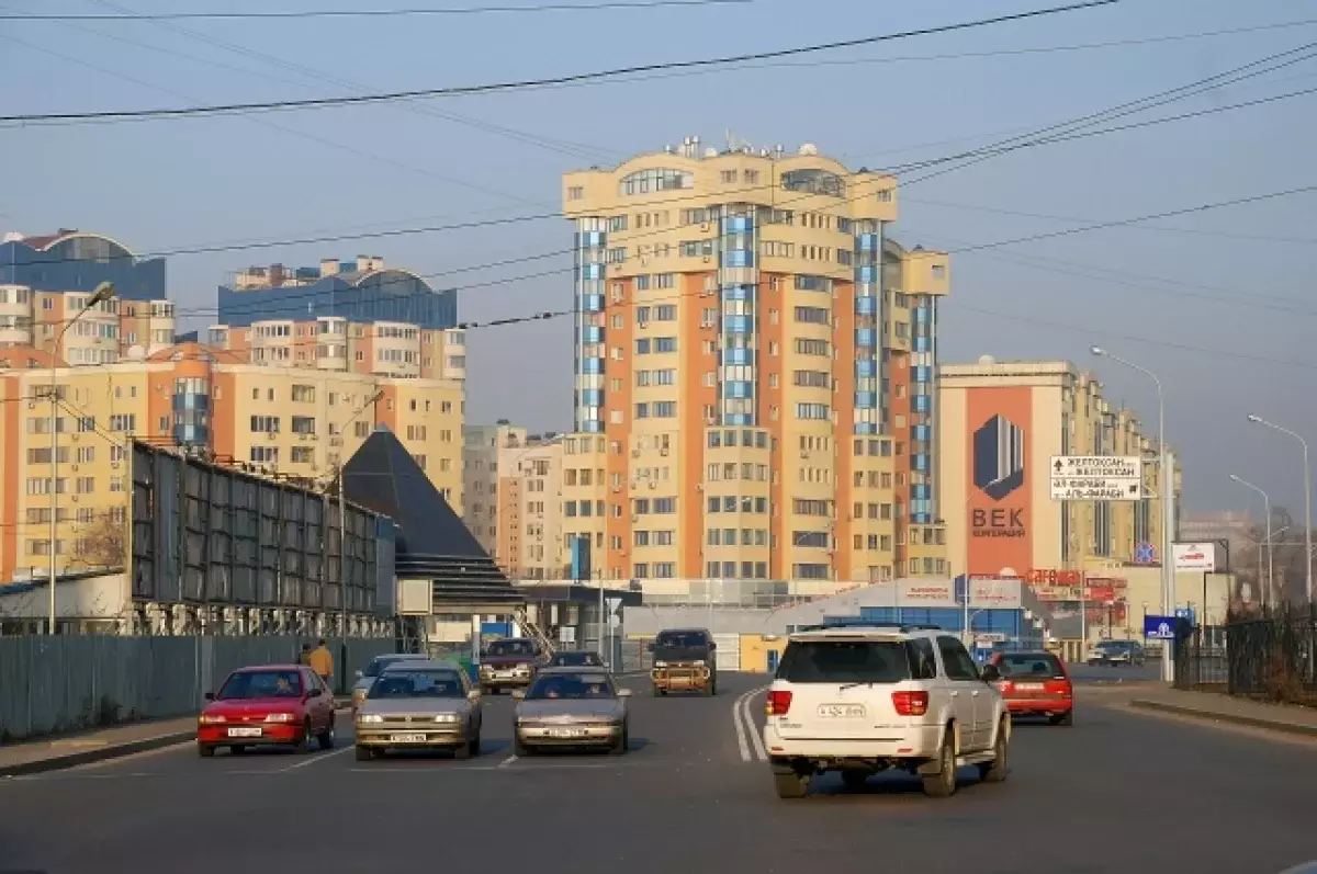 Житель Казахстана зарегистрировал в резиновой квартире почти 1000 мигрантов.