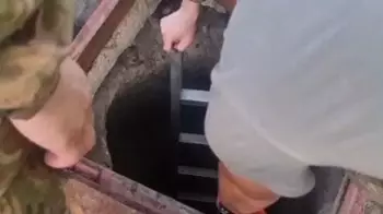  Шахтинскіде көше тазалап жүрген екі ер адам кәріз шұңқырына құлап кеткен 