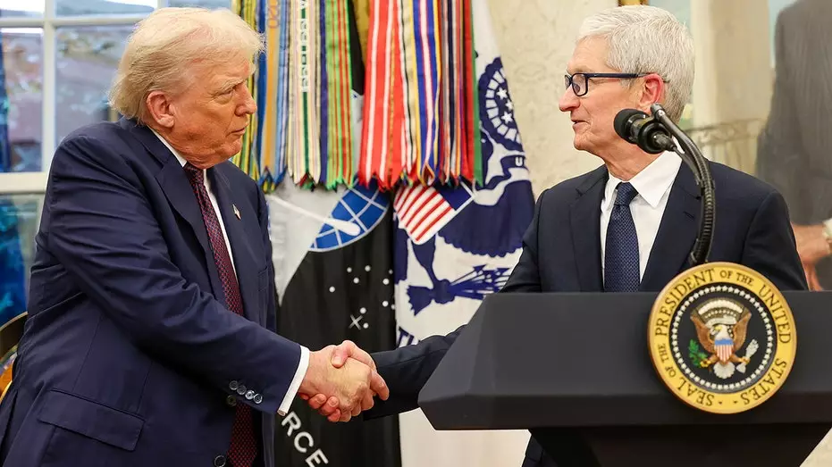 Трамп заявил, что Apple будет сотрудничать с Intel в разработке и производстве чипов в США.