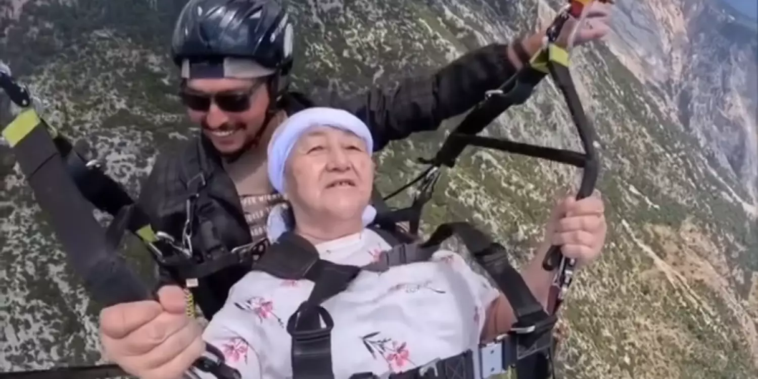 74 жастағы әжей парапланмен ұшып желіні таңғалдырды (ВИДЕО)