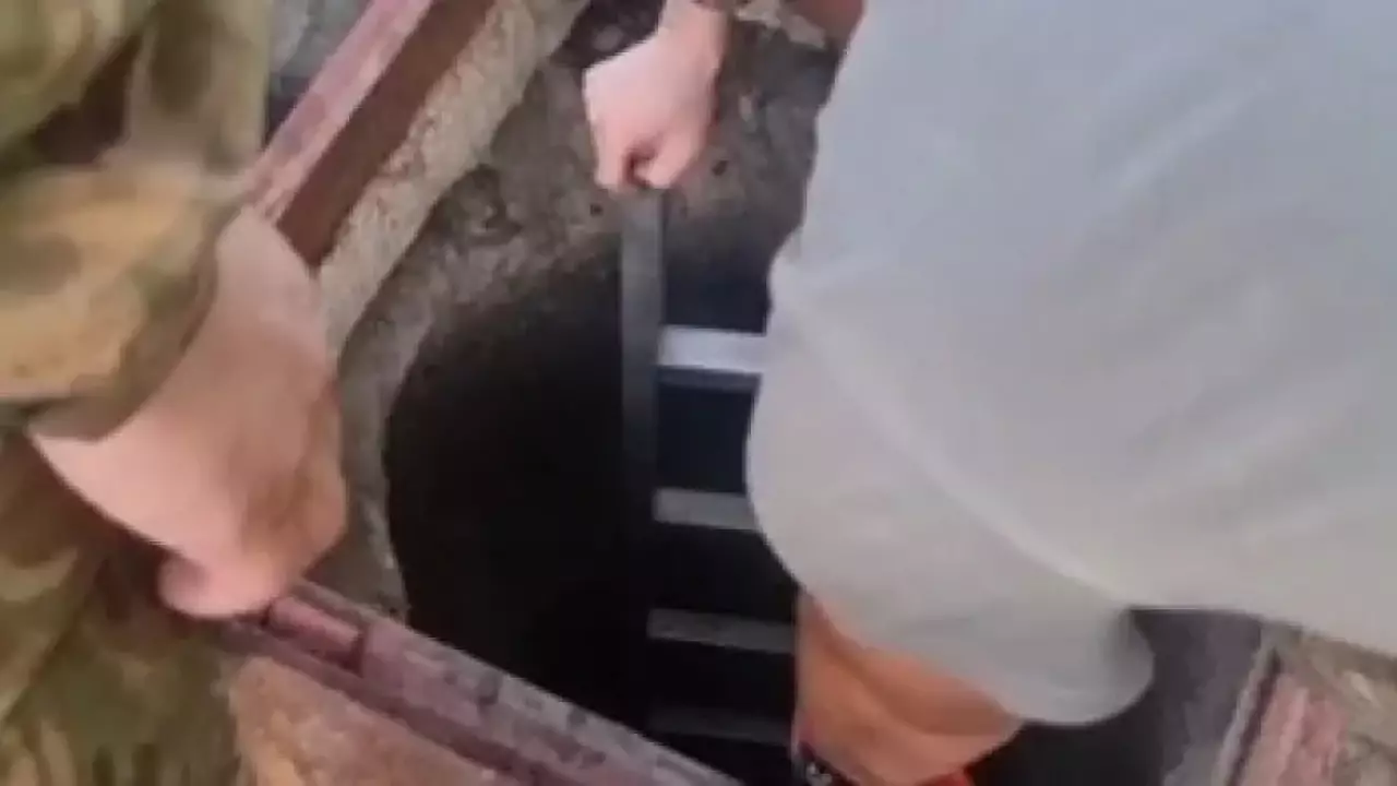 Шахтинскіде екі жұмысшы кәріз шұңқырына құлап кетті