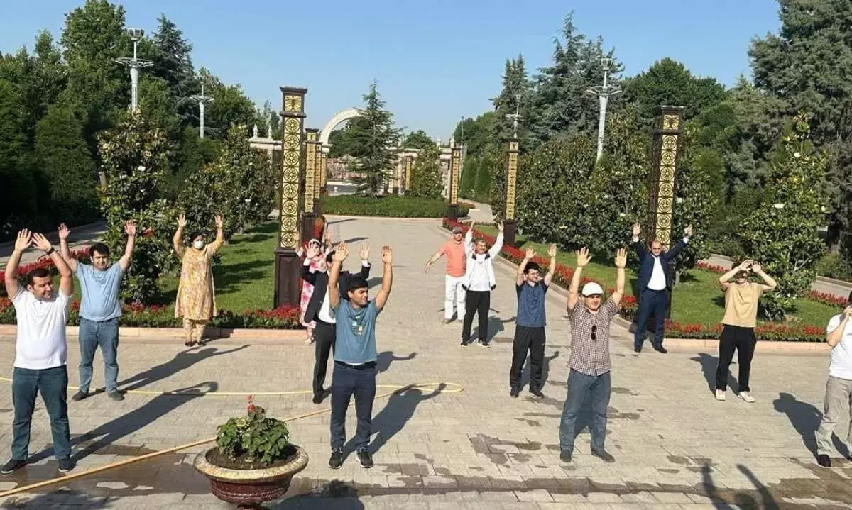 "Күніне кемі 20 минут": Тәжікстанда барлық кеңсе қызметкеріне жаттығу жасау заңмен міндеттелді