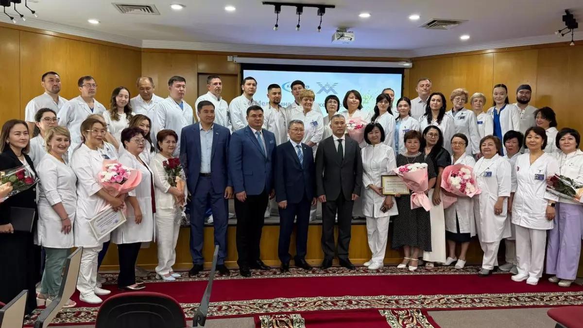  «Қазақмыс» медицина қызметкерлерін кәсіби мерекесімен құттықтады 