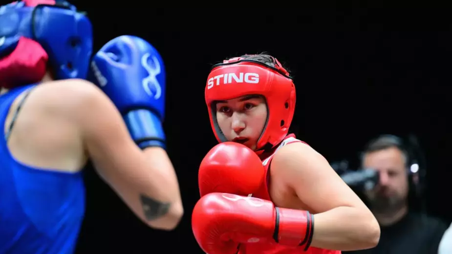 Чемпионка мира Аида Абикеева вышла в полуфинал Кубка мира по боксу