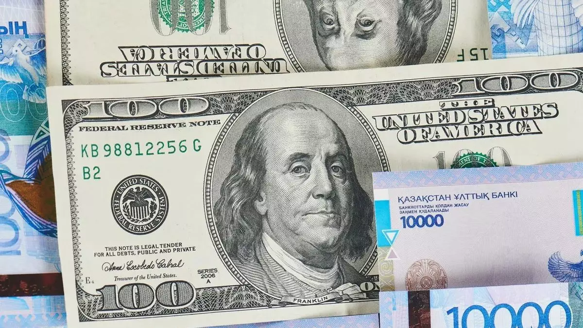 Тенге завершил неделю ослаблением на торгах в Казахстане