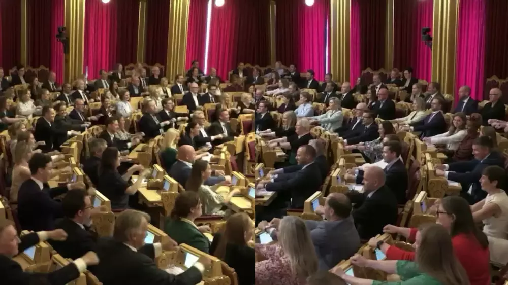 “Такого в парламенте еще не видели“. Депутаты устроили необычный флешмоб прямо на заседании