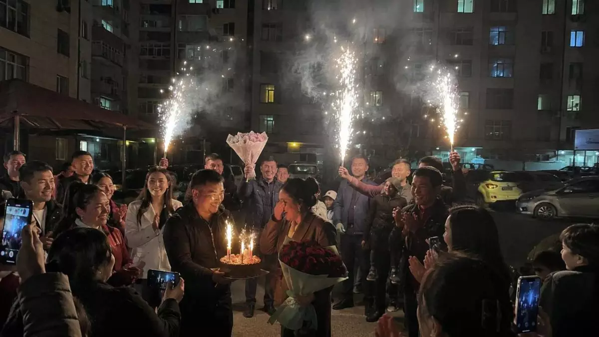 "Шулап музыка қосады, қоқыс тастайды": Енді Қазақстанда түнгі 12-де от шашу атып, туған күн тойлайтындар жазаланады