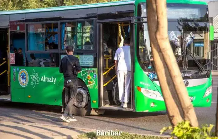 В Алматы изменили маршруты трёх автобусов из-за дорожных работ