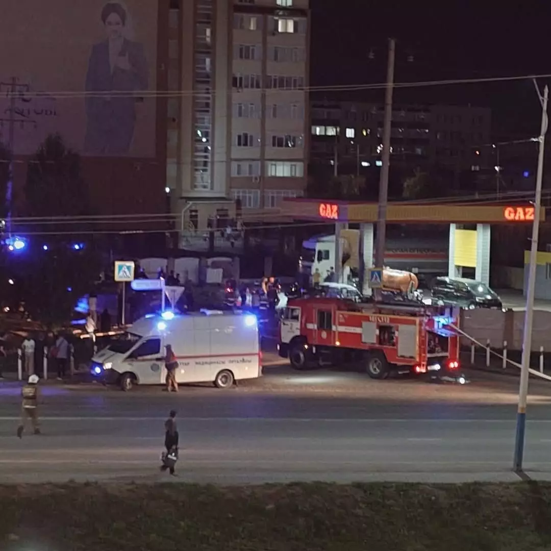 Двое детей погибли в загоревшемся авто на заправке в Актобе