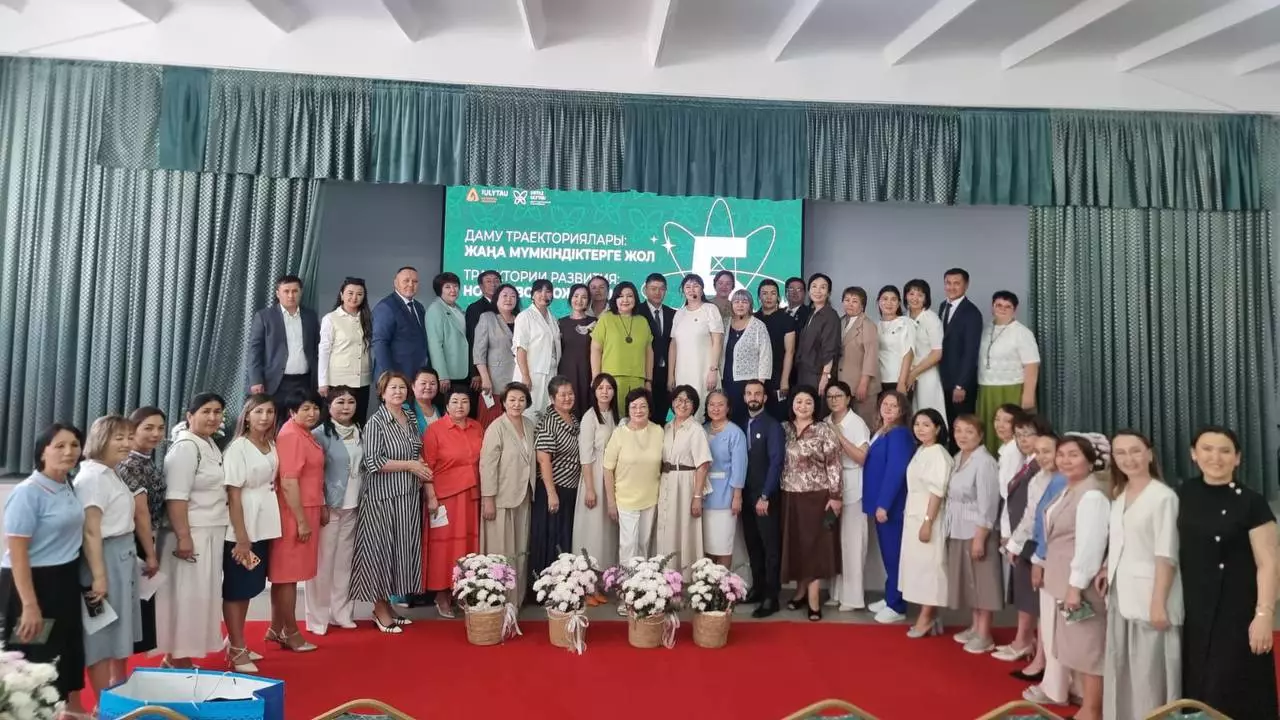 «Қазақмыстың» қолдауымен: Ustaz Ulytau жобасы өңірлердегі 85 мектептің басын қосты