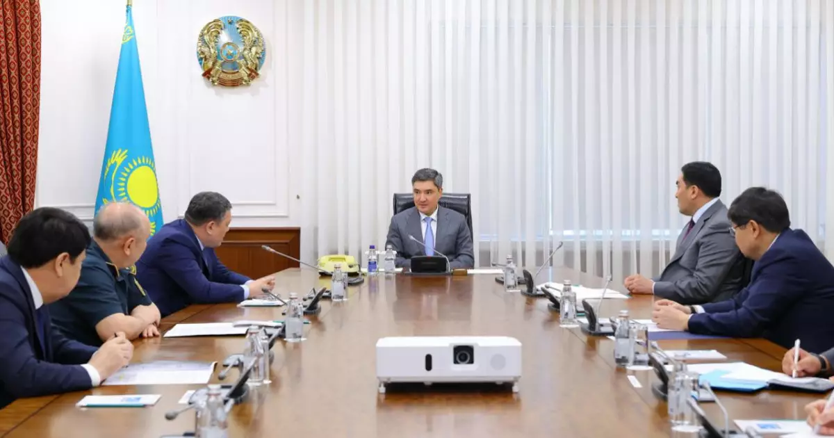  Олжас Бектенов мұнай өнімдері нарығындағы жағдайға байланысты кеңес өткізді 