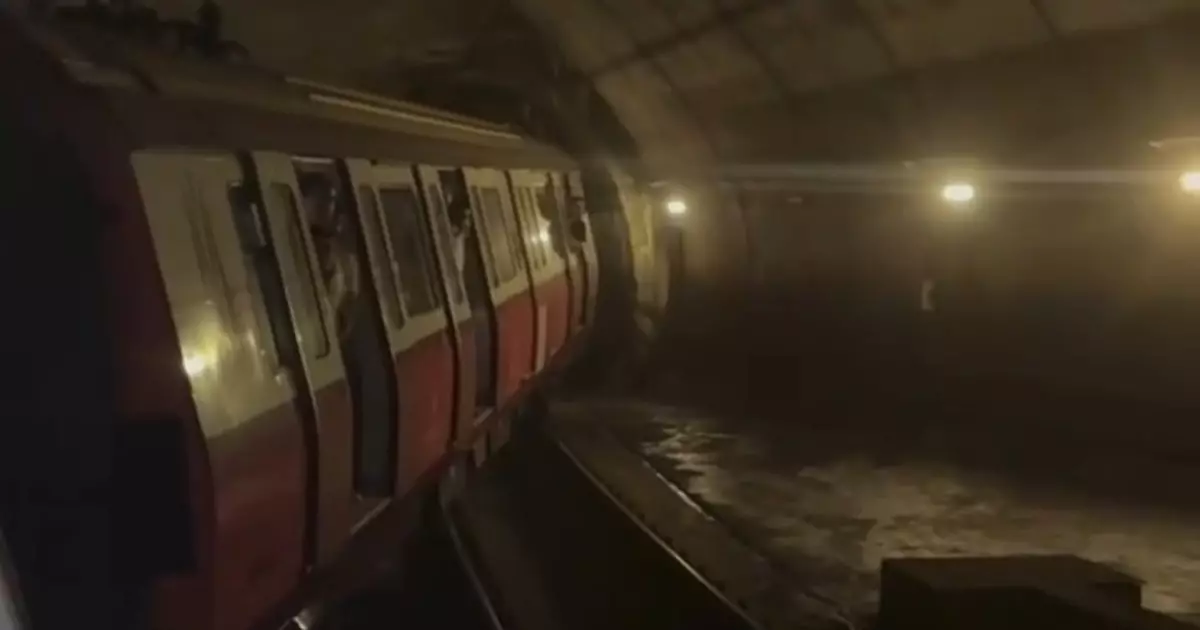  Ыстанбұлда метро пойызы рельстен шығып кетті 