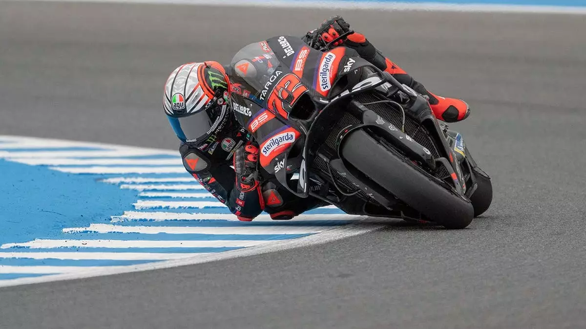 Лидер чемпионата MotoGP дисквалифицирован на одну гонку за пощёчину сотруднику трассы после аварии.