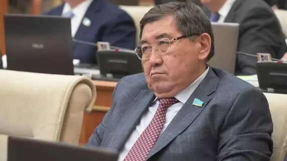 Депутат Ермұрат Бапидың бетпердесін сыпыратын, сұрапыл деректер шықты