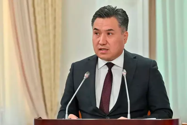 Қазақстанда қосымша жұмыс істейтін аналар әлеуметтік төлемдерден айырыла ма: Еңбек министрлігі түсіндірді