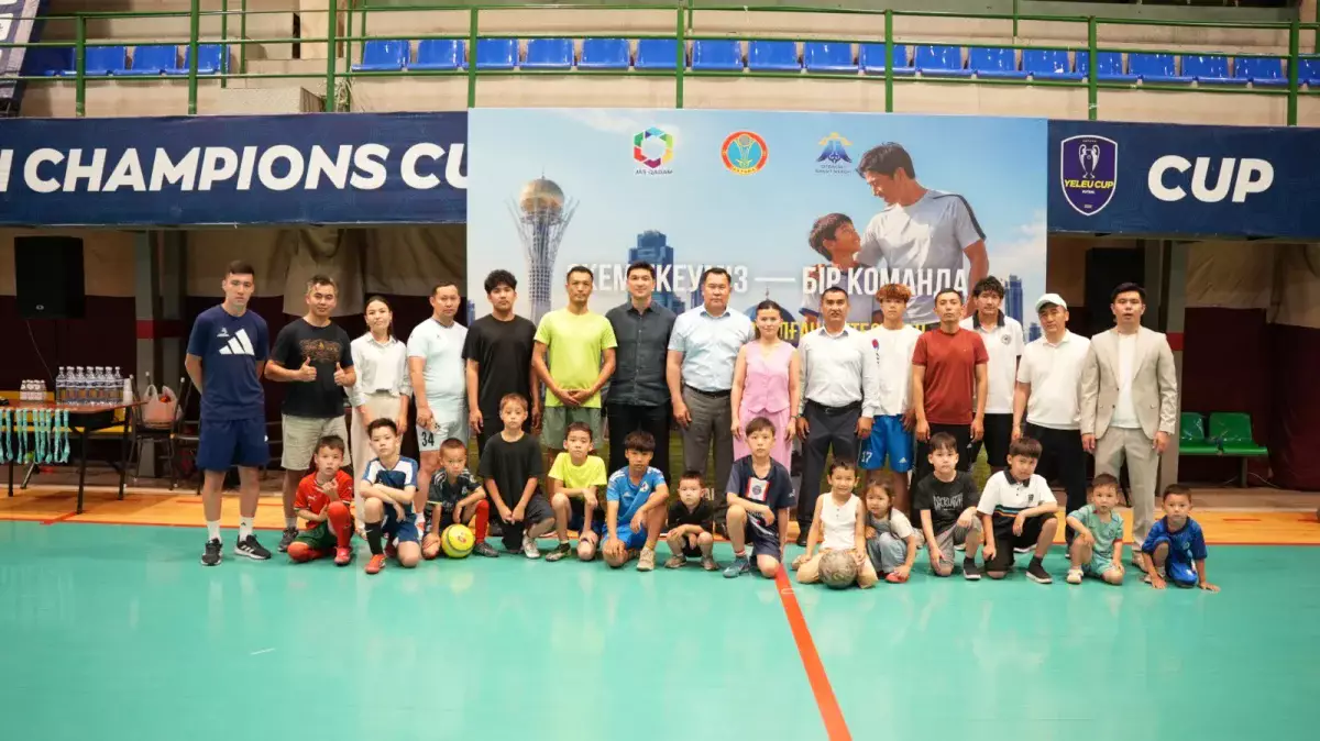 Әкелер күні мерекесінде футболдан шеберлік сабақ өтті