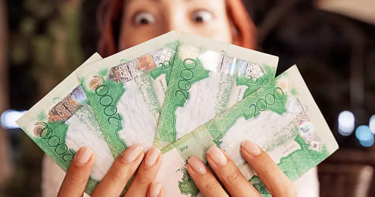  24 маусымнан бастап 2000 теңгелік ескі банкнот айналымнан шығады 