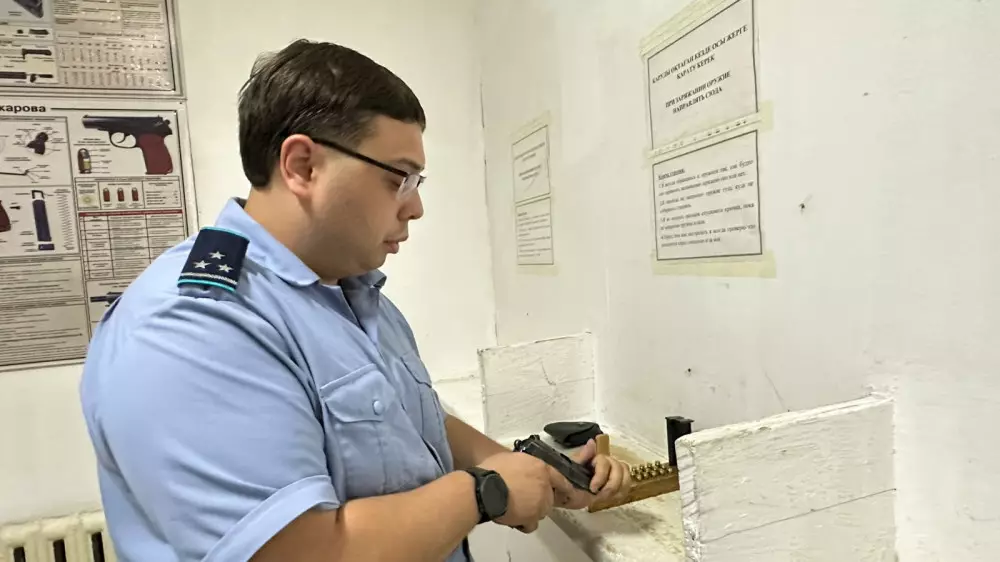 “Жол ережесін бірнеше рет бұздық“: бес тіл білетін полицей шетелдегі қызық оқиғаларын бөлісті