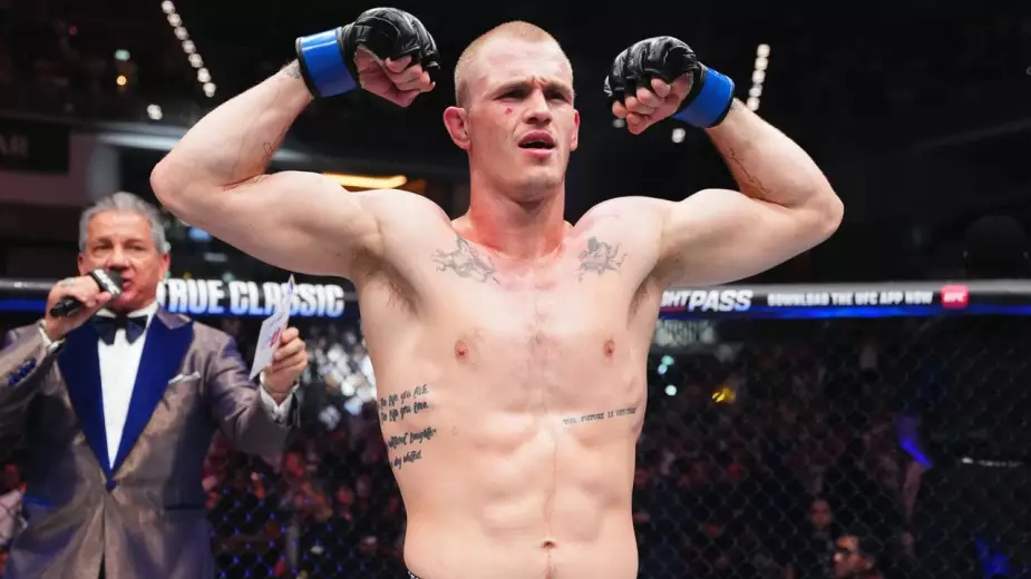 Иан Гэрри пообещал отобрать титул у Ислама Махачева на UFC 330