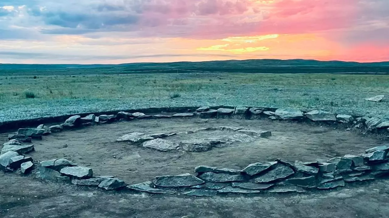 Неожиданная находка в Казахстане: археологи нашли в одном кургане захоронения двух разных эпох