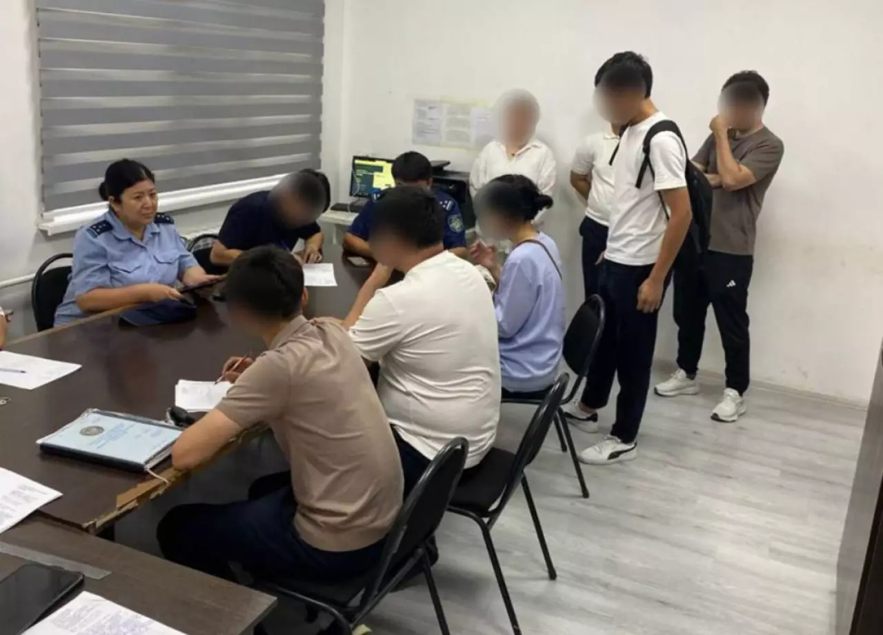 Түркістан облысында мектеп бітіруші түлектердің заңсыз кортежі тоқтатылды