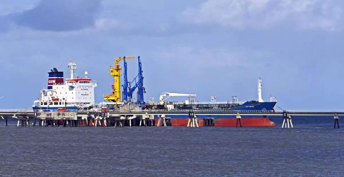 Разлив нефти произошел в Каспийском море
